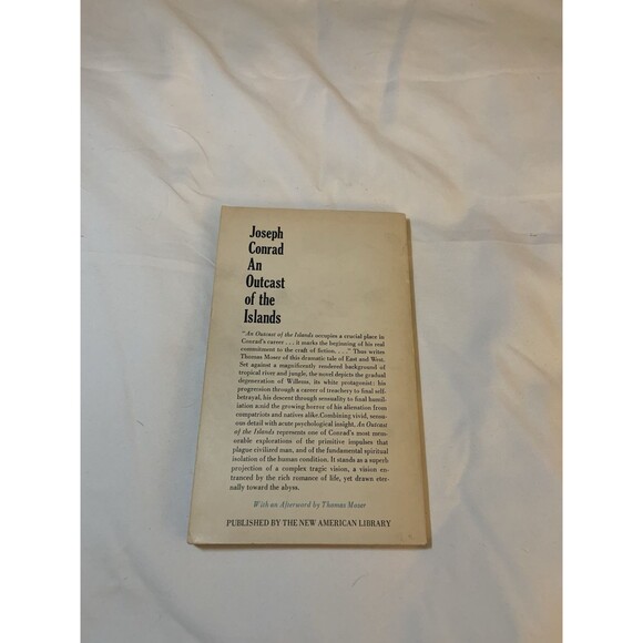 JOSEPH CONRAD / AN OUTCAST OF THE ISLANDS / SIGNET 1964 FIRST PRINTING RARE - Picture 2 of 3